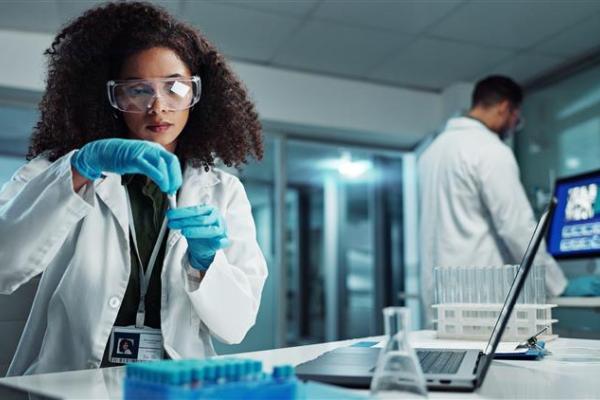 A young woman working in a lab